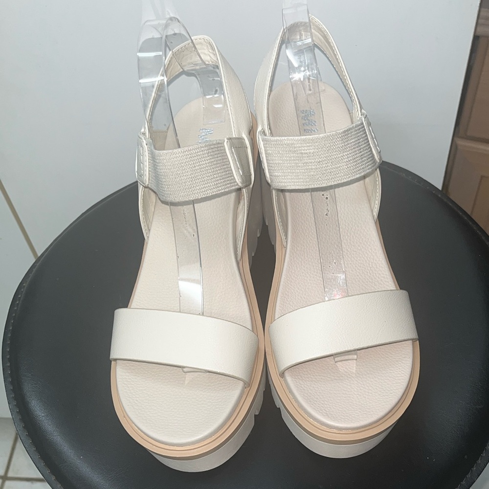 MIA Women's Cream Platform Sandals